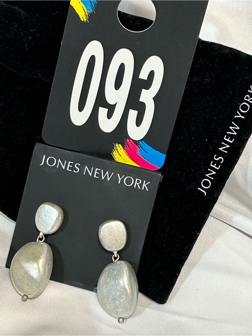 B.093 - Jones New York Two-Tone Pebble Drop Earrings